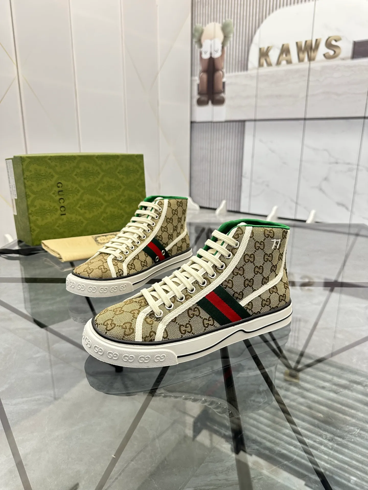 Men's shoes: 💰P420¥ Product trademark: Gucci* "Gucci*" high-top casual shoes Regular size: 38-44 (can be customized to 45.46.) Product materials: Original material from the upper counter, breathable lining, original outsole. Number: 661